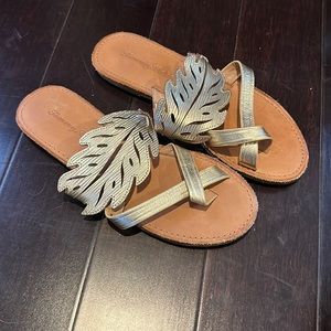 NWOT Tommy Bahama Sandals